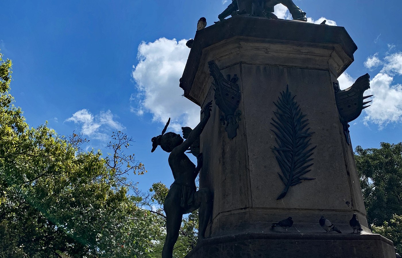 Anacaona en el Monumento a Colón