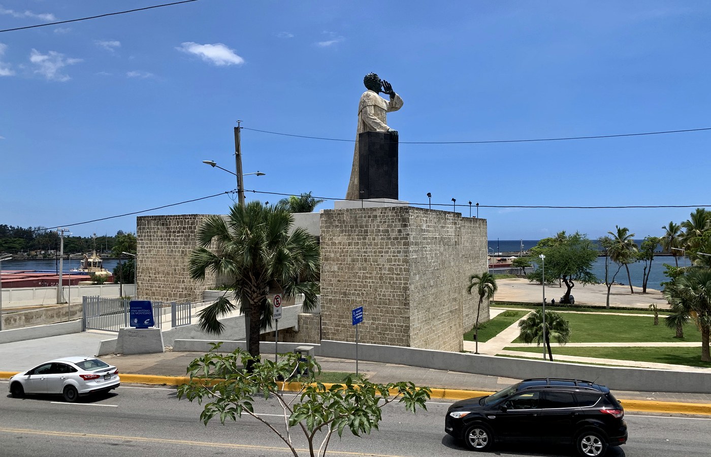 Monumento a Fray Antonio de Montesinos