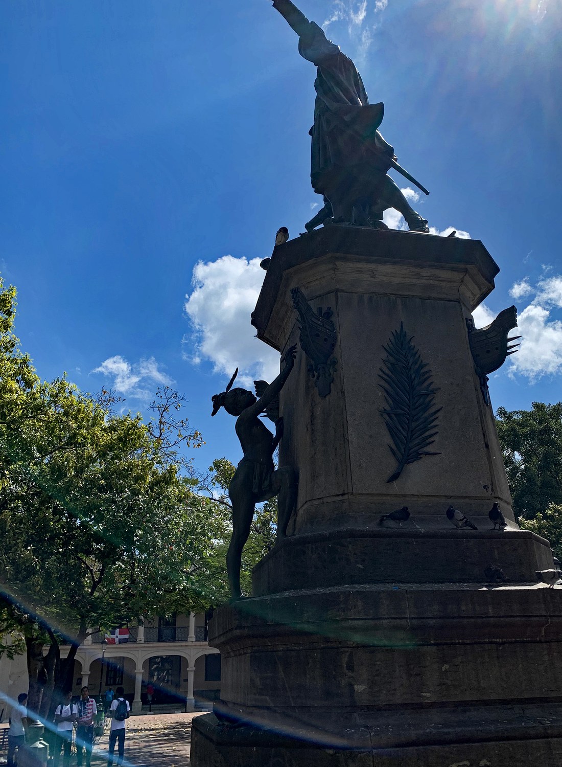 Anacaona en el Monumento a Colón